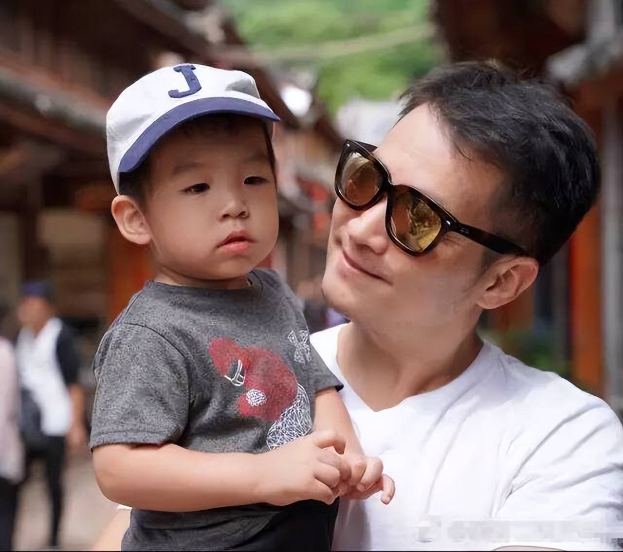 产偷偷搬走300多箱茅台拉黑妻子连孩子都不见开元棋牌卓伟再曝大瓜！喻恩泰被曝婚变转移财(图18)