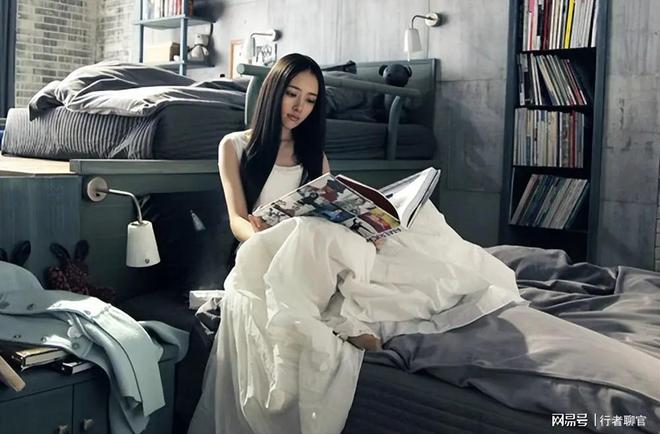 钱向佐带娃有时异地但豪门日子藏不住了开元棋牌app郭碧婷手撕谣言：婆婆给(图11)